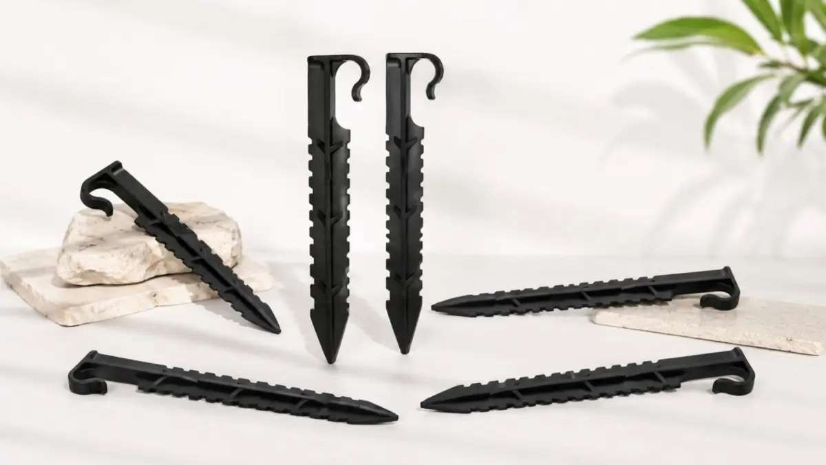 LGH25 plastic irrigation pipe fixing hooks.